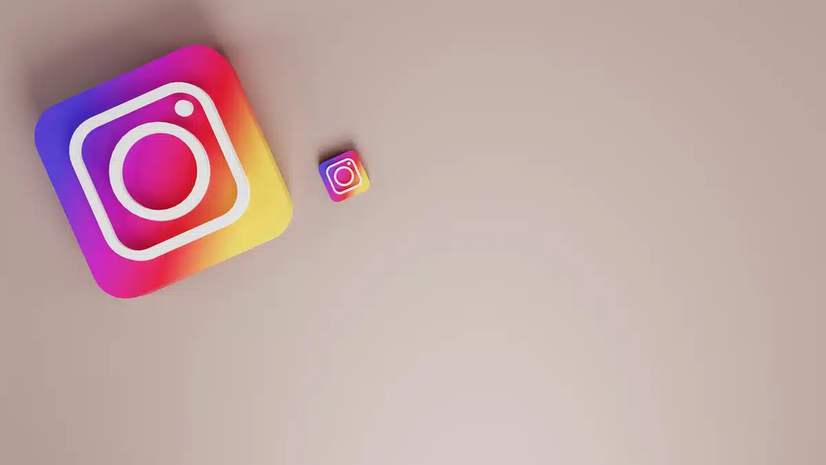 Graphics depicting Instagram buttons as 3D squares. A large one and a small one are on a light pink background.